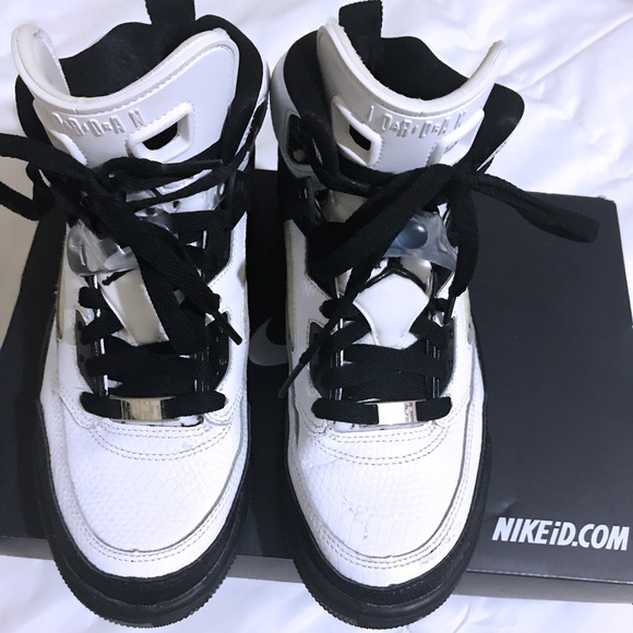 Nike ID Jordan’s Size US7 Women’s Black and White - Picture 2 of 3